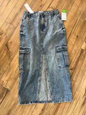 NWT Love, Fire size 9 stone washed denim jean cargo midi skirt